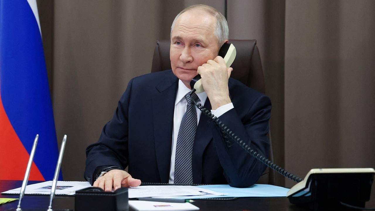 Путин поговорил по телефону с Трампом
