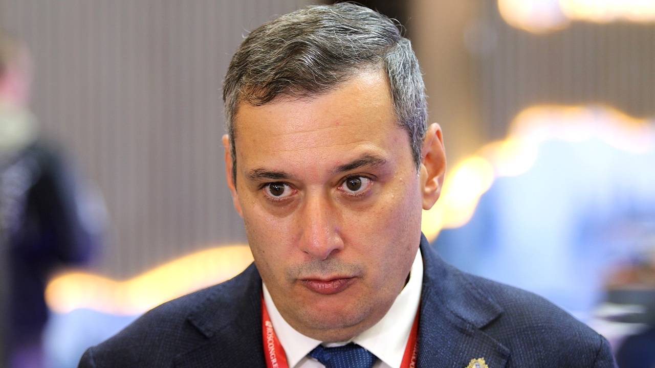 Чиновник из приграничья послал сотрудника на совещании с российским губернатором