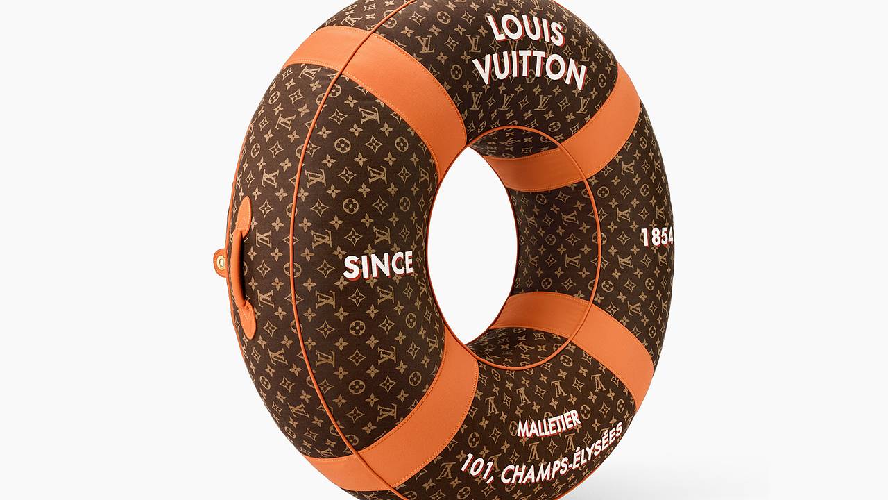 Louis Vuitton начал продавать надувные круги для плавания за 286 тысяч рублей