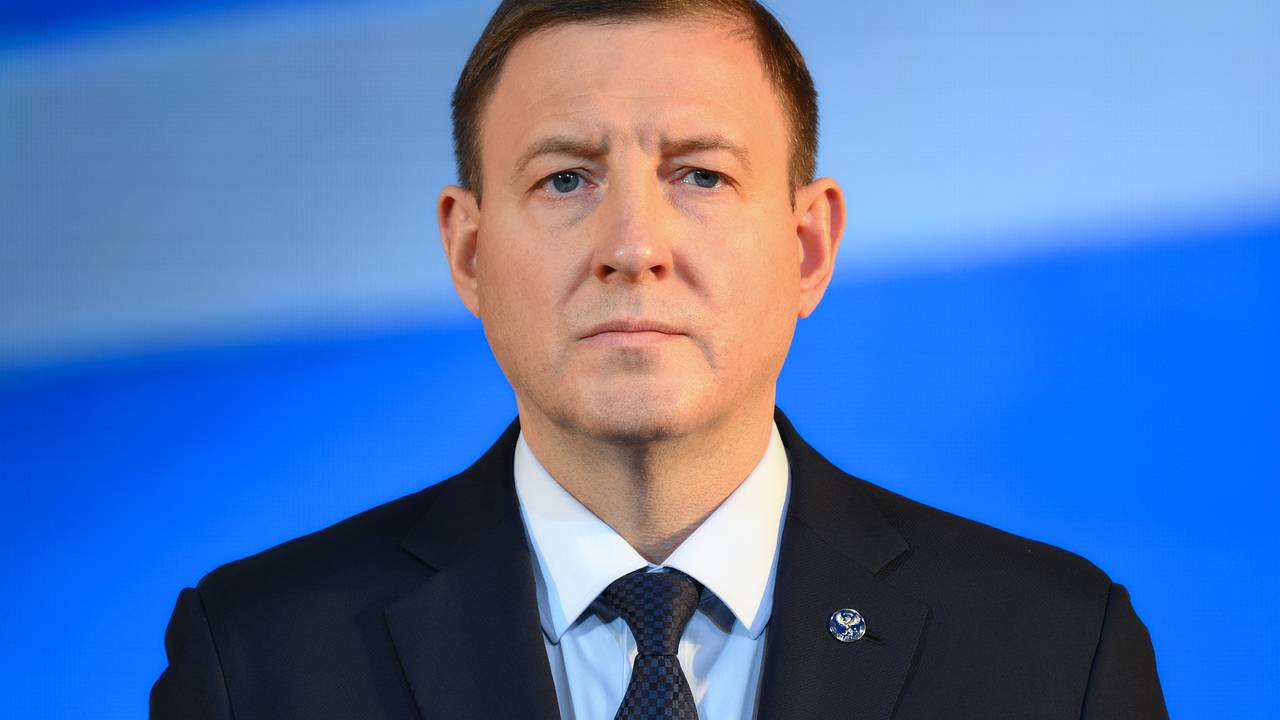 Российский чиновник показал главе региона презентацию с трехногим мальчиком и флагом США Российский чиновник показал главе региона презентацию с трехногим мальчиком и флагом США