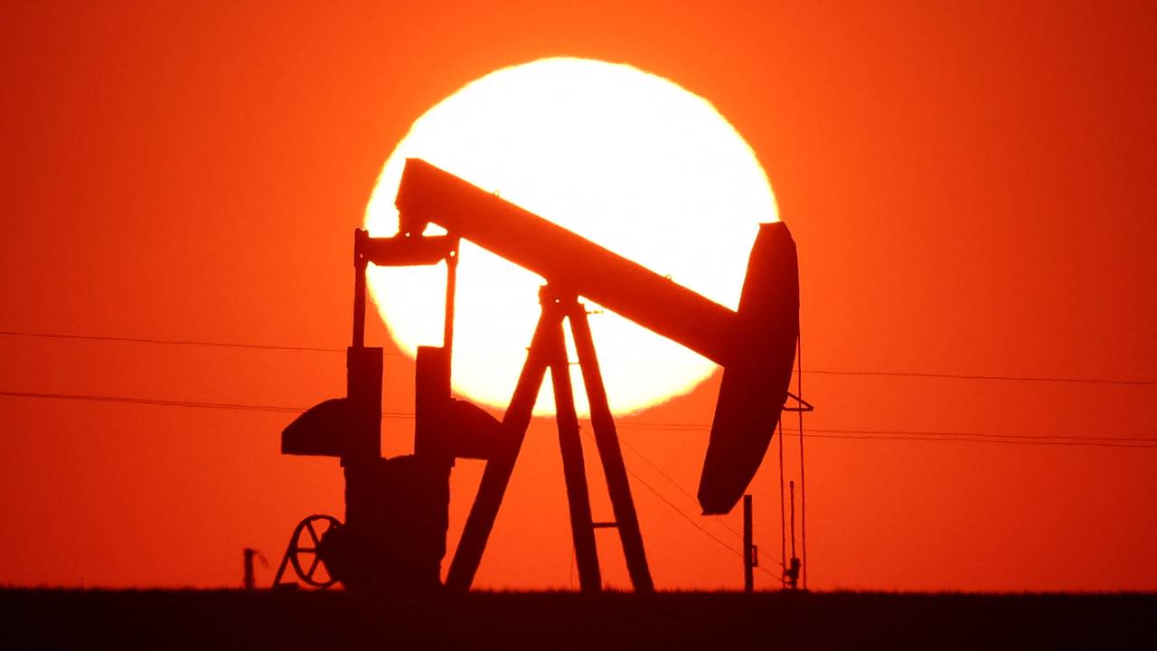 Цены на нефть упали до минимума за три месяца