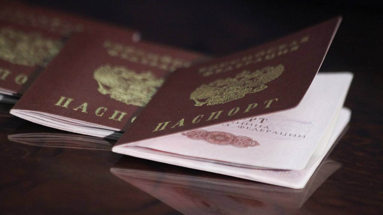 Российскому туристу отказали в шенгенской визе из-за паспорта РФ
