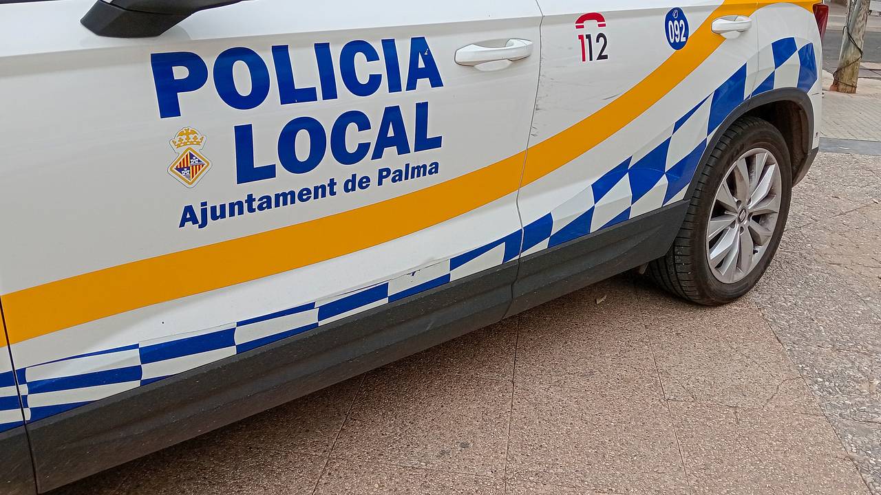 Двое мужчин домогались туристов и предлагали им деньги за секс в Европе Двое мужчин домогались туристов и предлагали им деньги за секс в Европе