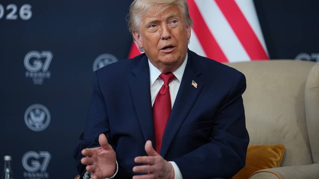 «Он останется на стороне Украины». Трамп пригрозил новыми санкциями России и задумался о помощи Украине. Чего он добивается?