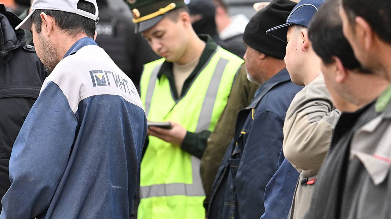 В Казахстане нашли «резиновую» квартиру с тысячей мигрантов