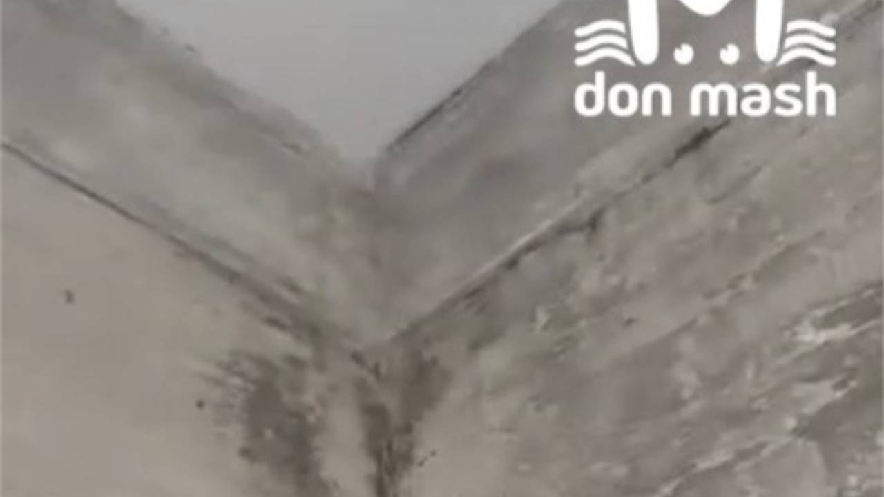 В российском городе пожаловались на заросший плесенью дом