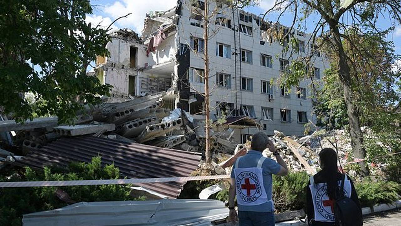 Удар ВСУ по колледжку в Старобельске назвали терактом Запада