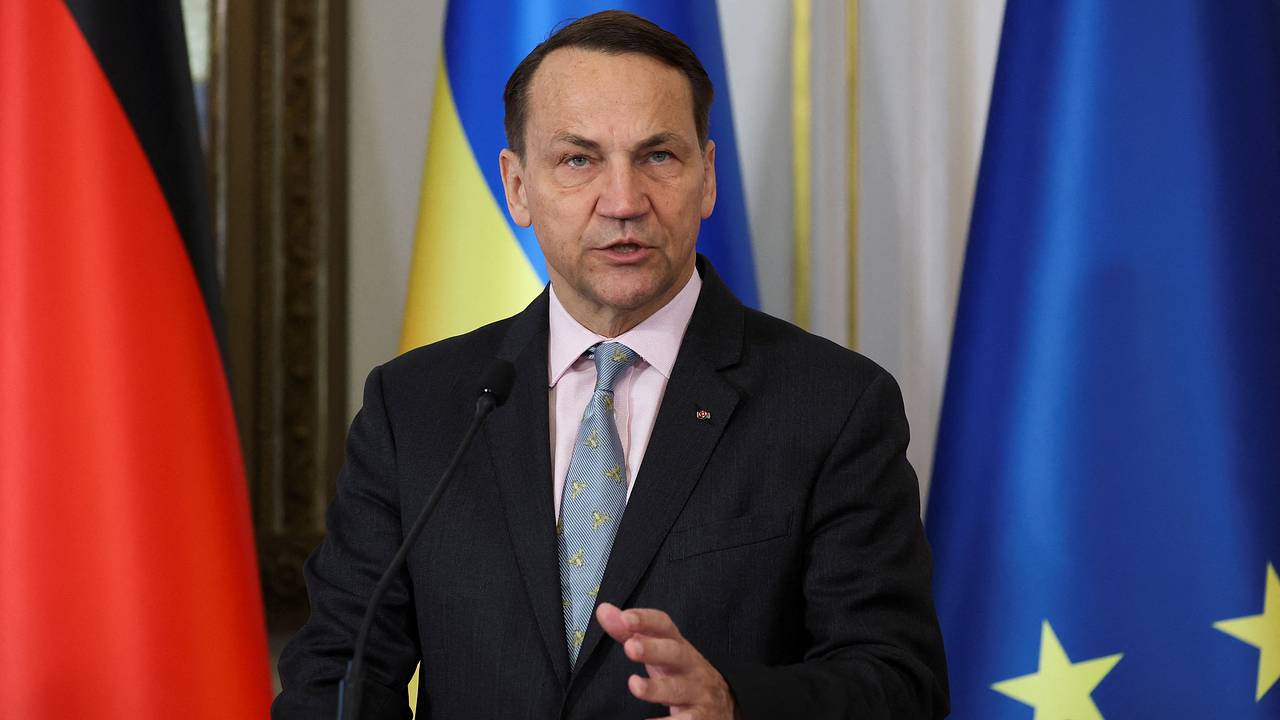Польша захотела участвовать в переговорах по Украине
