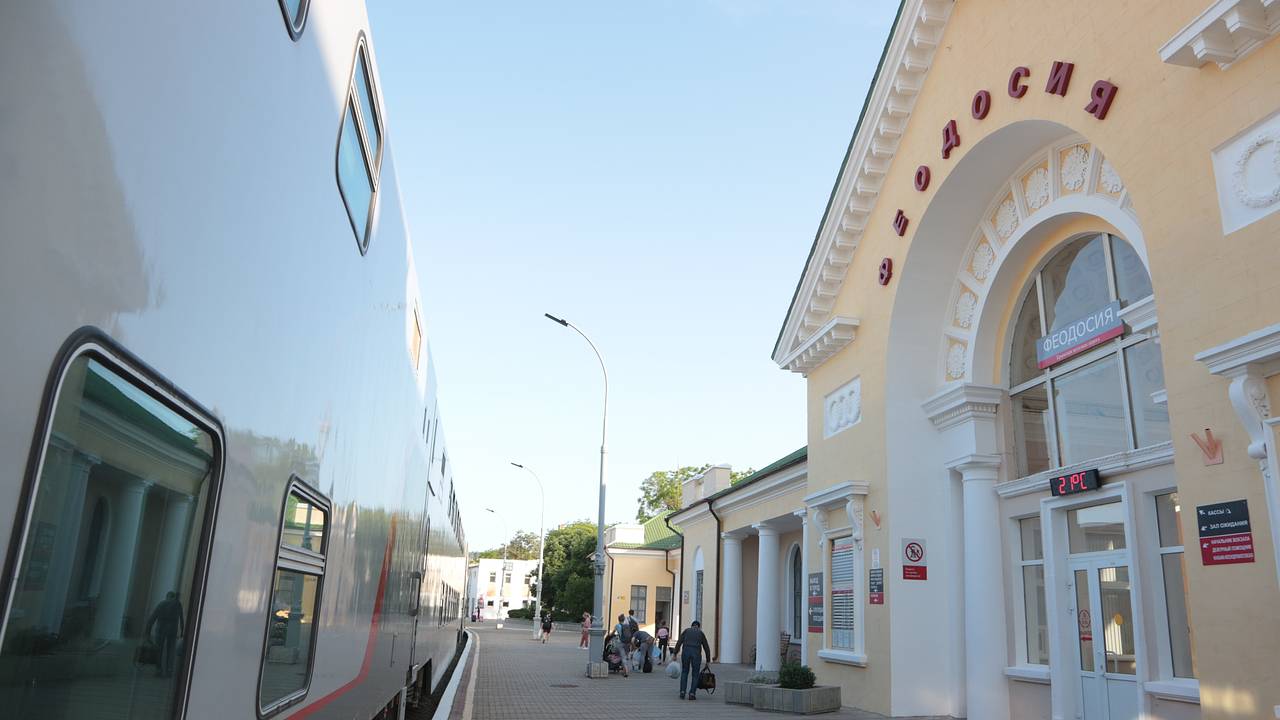 11 поездов задержались из-за перекрытия движения по Крымскому мосту