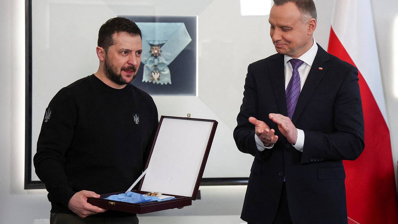 Оценено влияние лишения Зеленского высшей награды Польши на поддержку Варшавой ВСУ Оценено влияние лишения Зеленского высшей награды Польши на поддержку Варшавой ВСУ