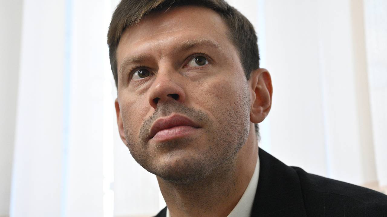 Уехавший из России украинский тренер сфотографировался со Смоловым