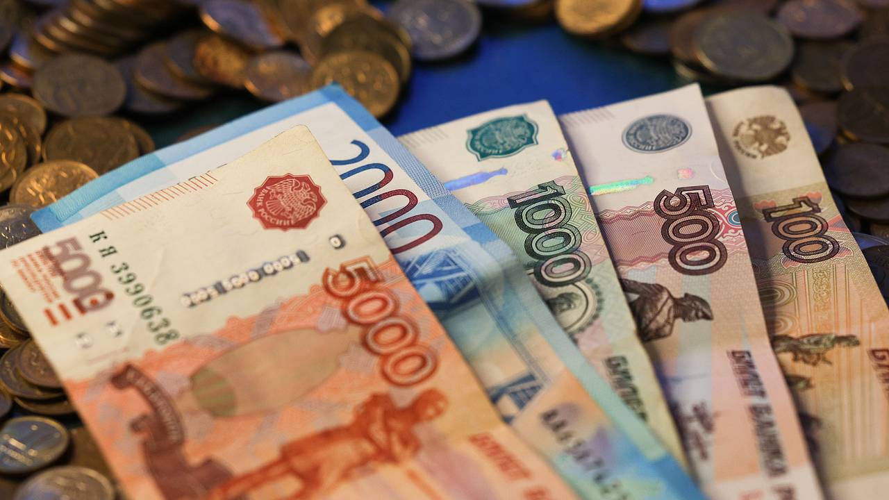 Россиянин дискредитировал ВС РФ надписями на купюрах