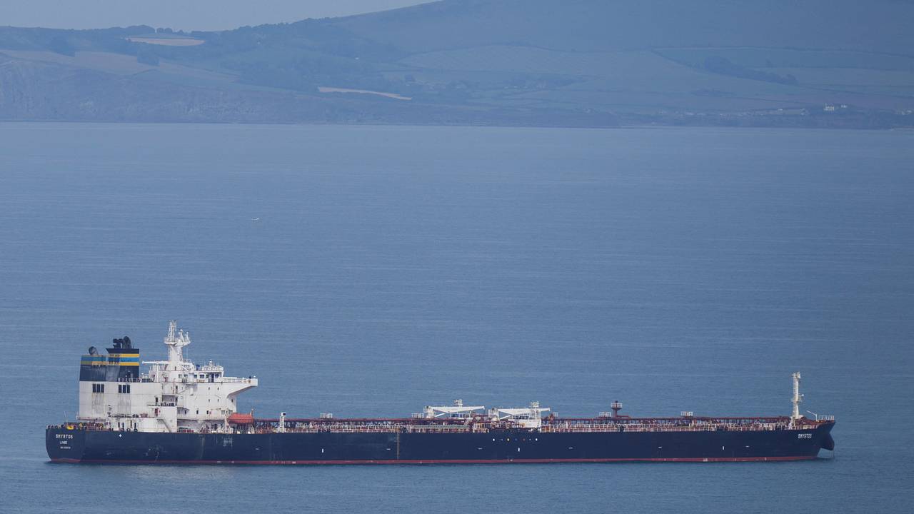 Власти одной страны захотели продать 100 тысяч тонн российской нефти для помощи Киеву