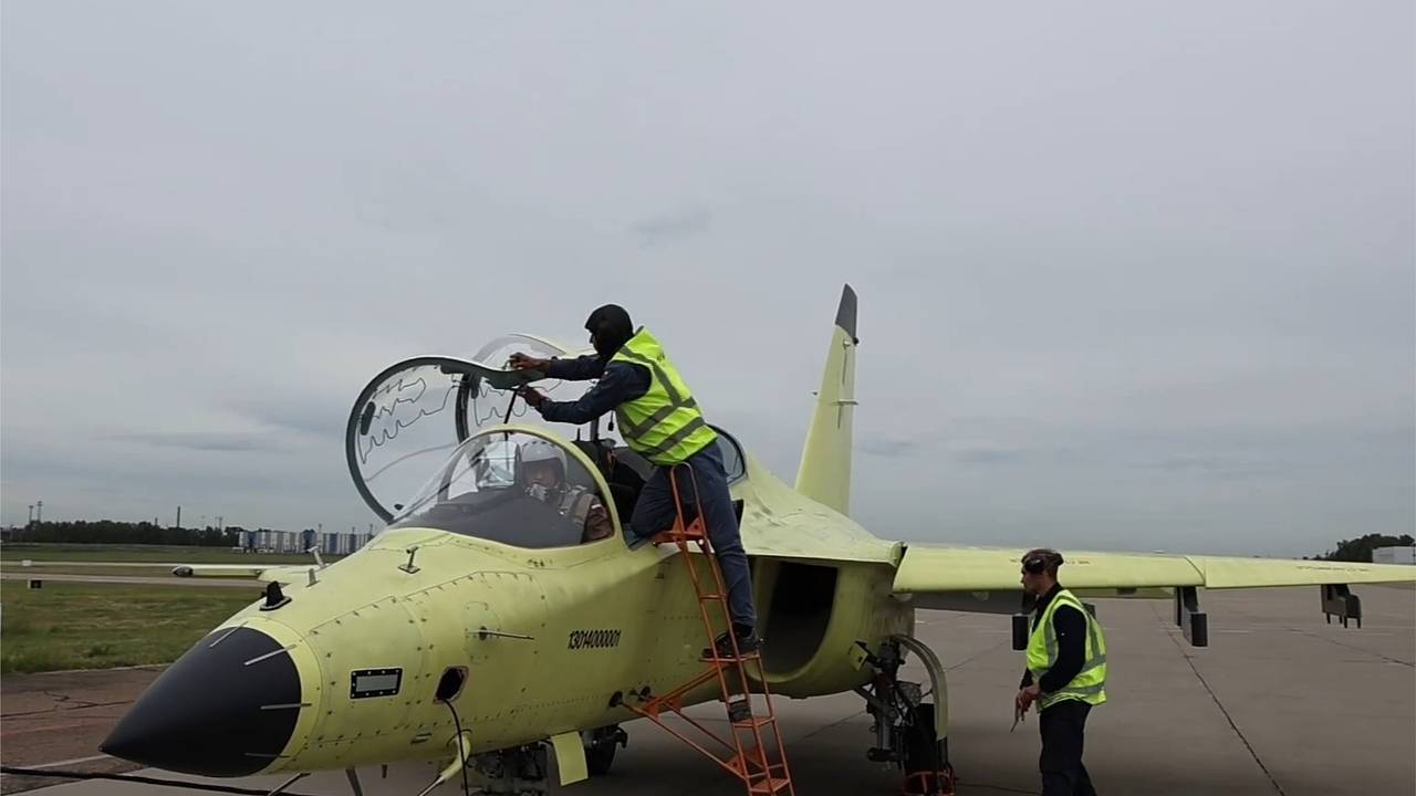 Появилось видео первого полета Як-130М
