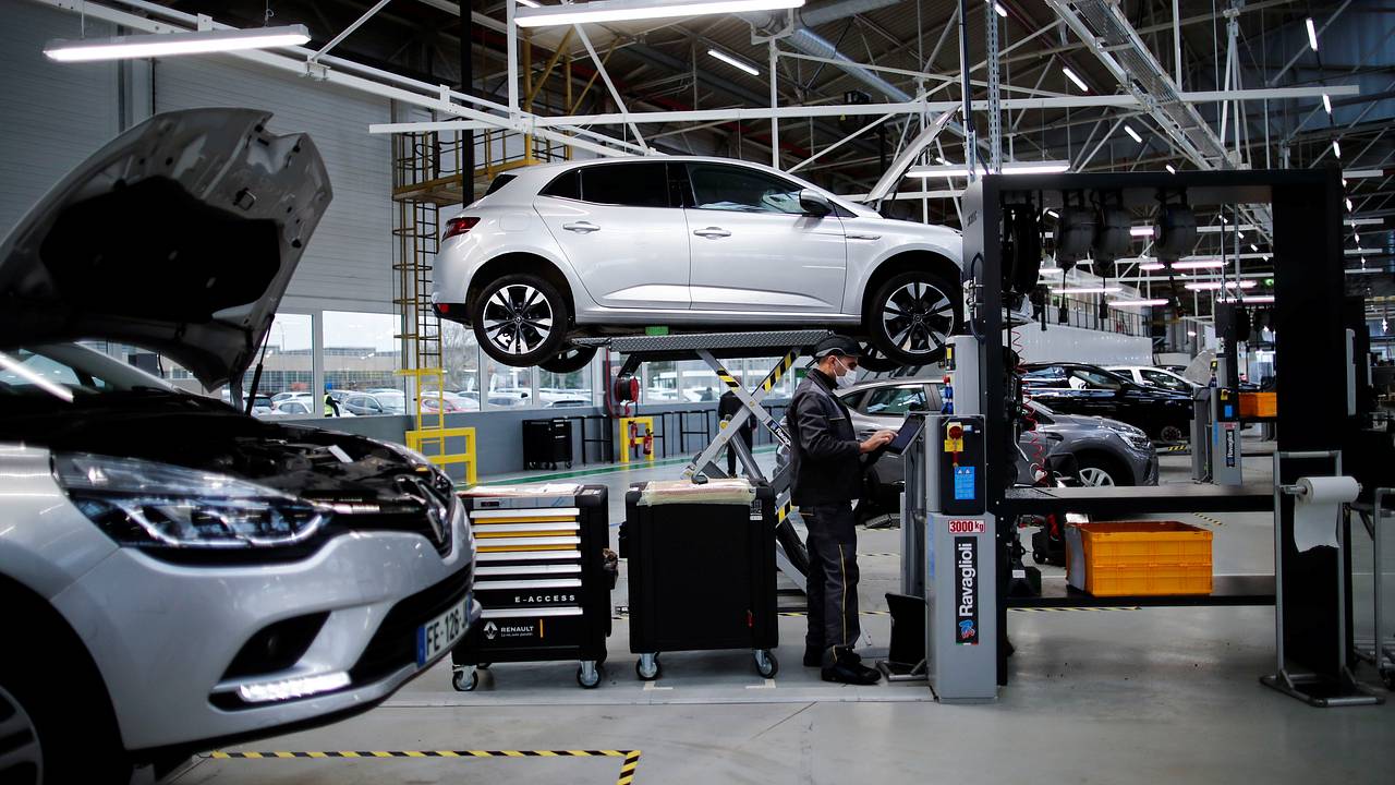 Ушедший из России автопроизводитель собрался уволить несколько сотен инженеров