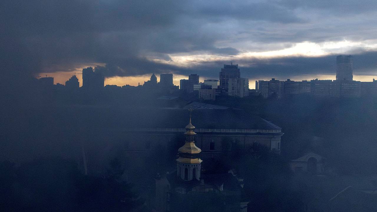 Киев заволокло дымом