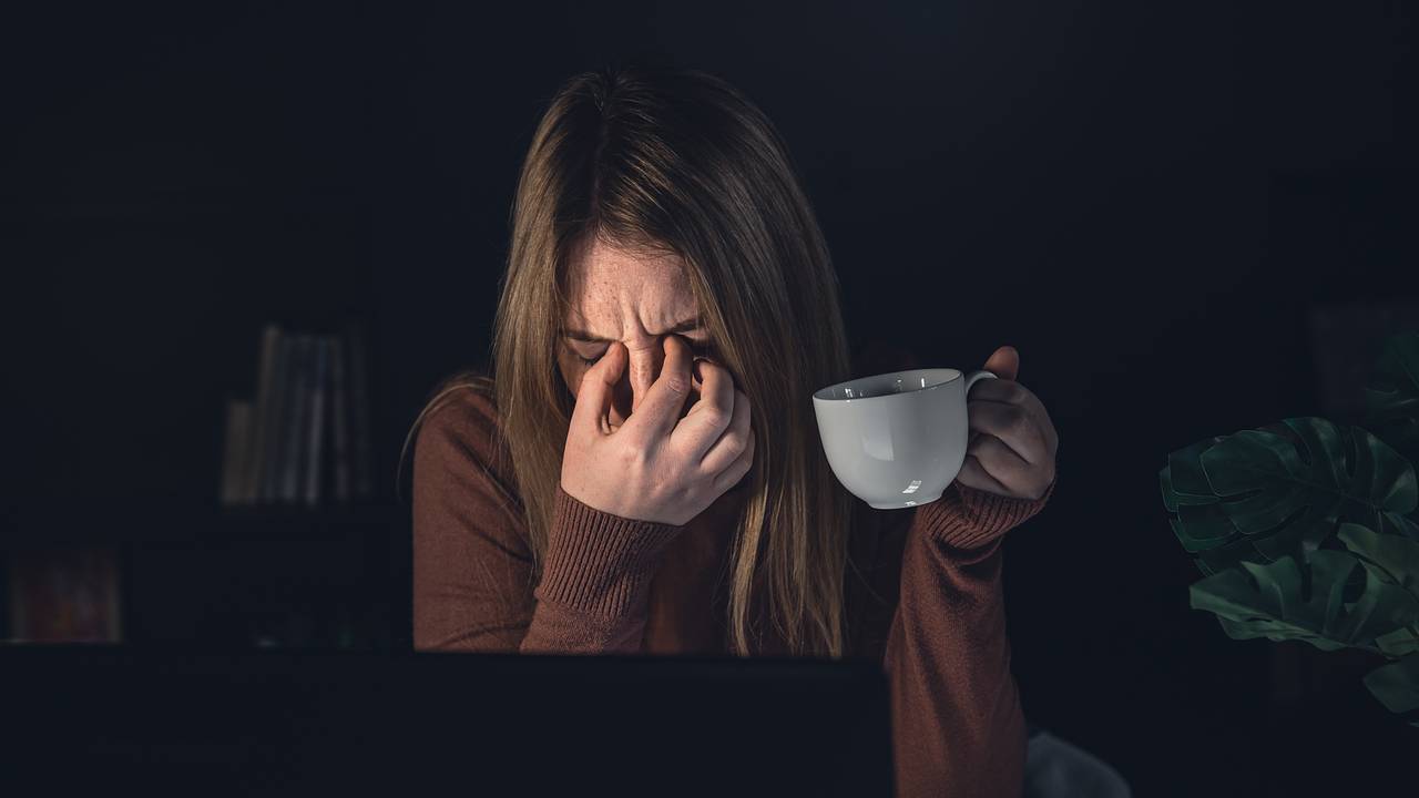 Россиян предупредили об опасности бессонных ночей летом