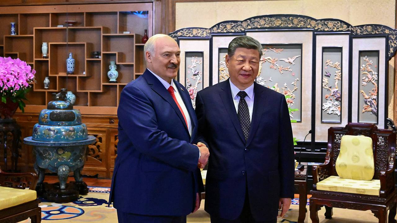 Лукашенко после закрытых переговоров с Путиным отправился к Си Цзиньпину. О чем они говорили больше трех часов?