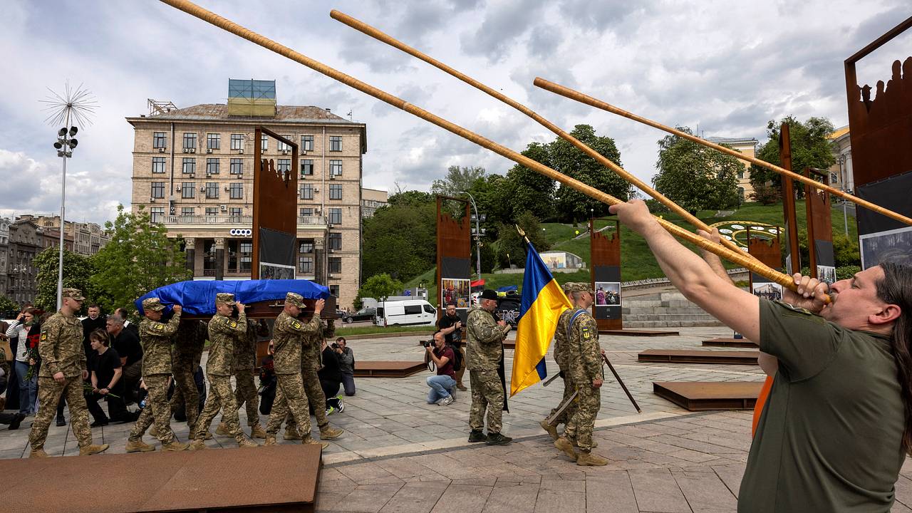 Застрелен без признаков насильственной смерти. На Украине расследуют странную гибель комбрига ВСУ