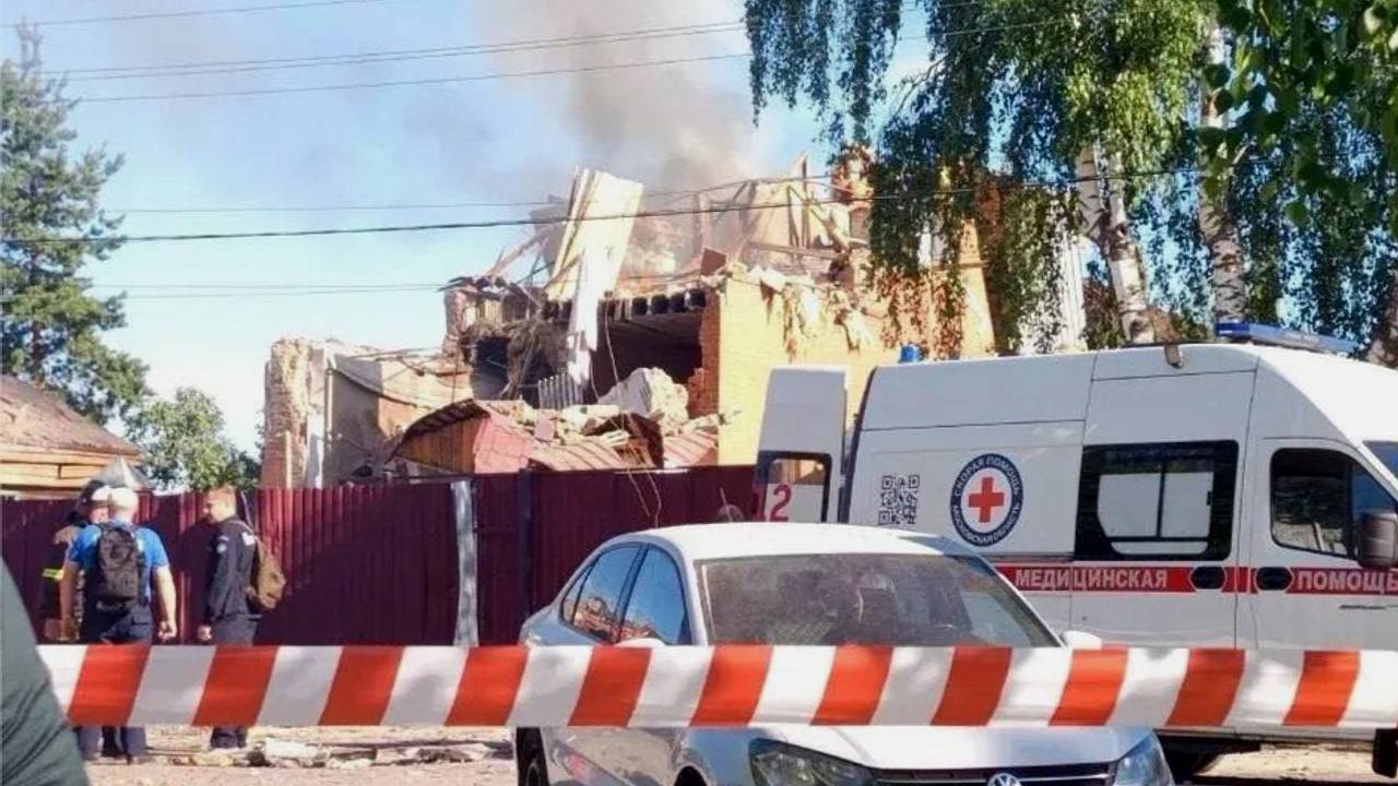 ВСУ совершили массированную атаку на Московский регион. В результате налета десятков беспилотников погиб младенец