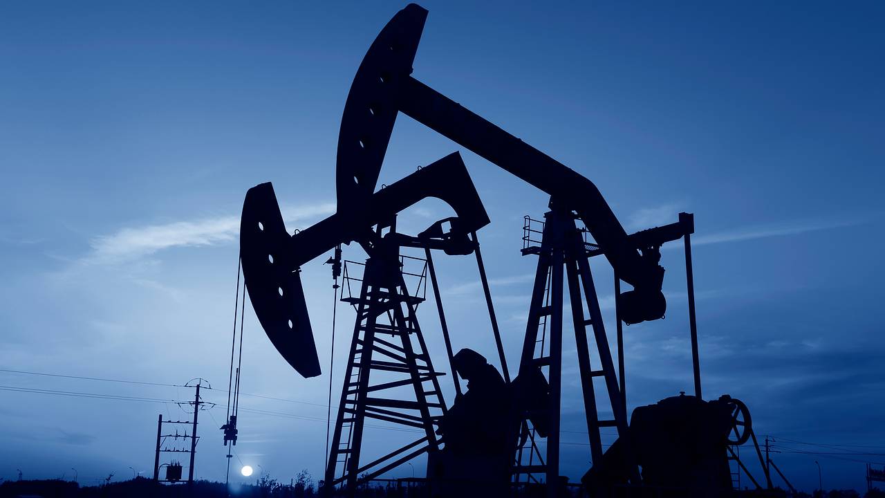Миру спрогнозировали переизбыток нефти