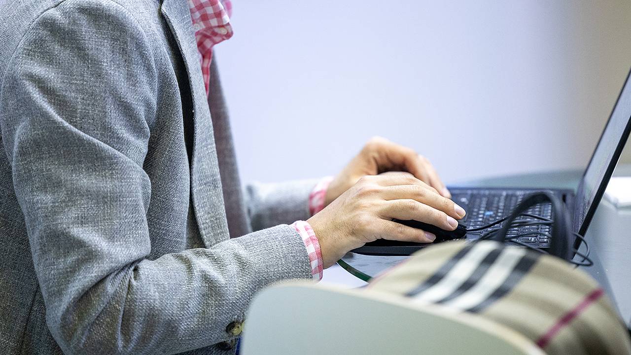 Искусственный интеллект не смог заменить уволенных сотрудников