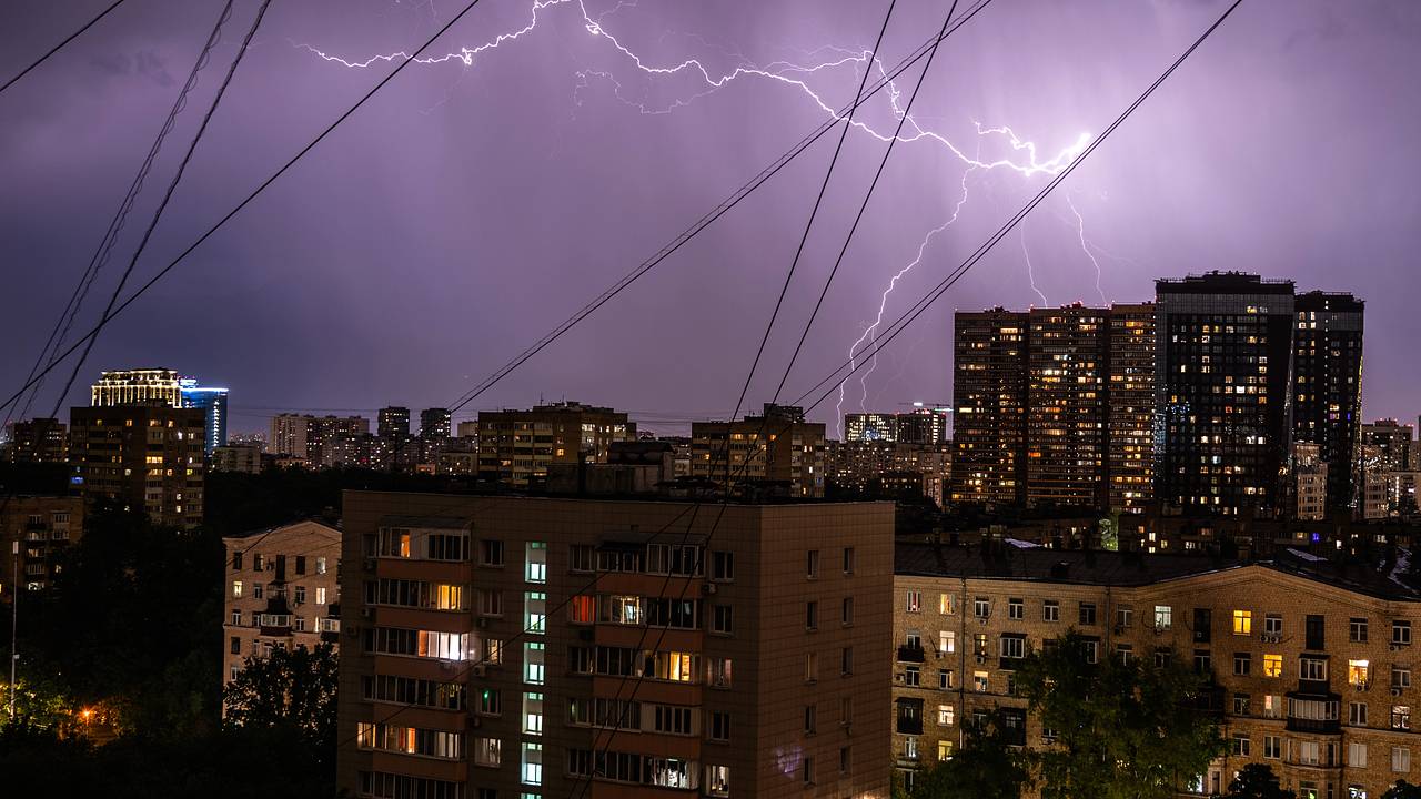 Москвичей предупредили о скорых грозах