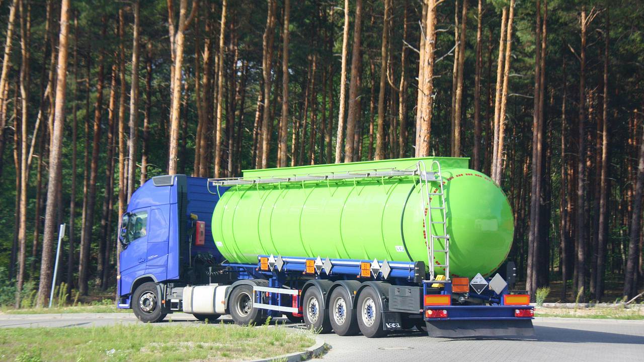 Стало известно о согласии Казахстана поделиться бензином с Россией
