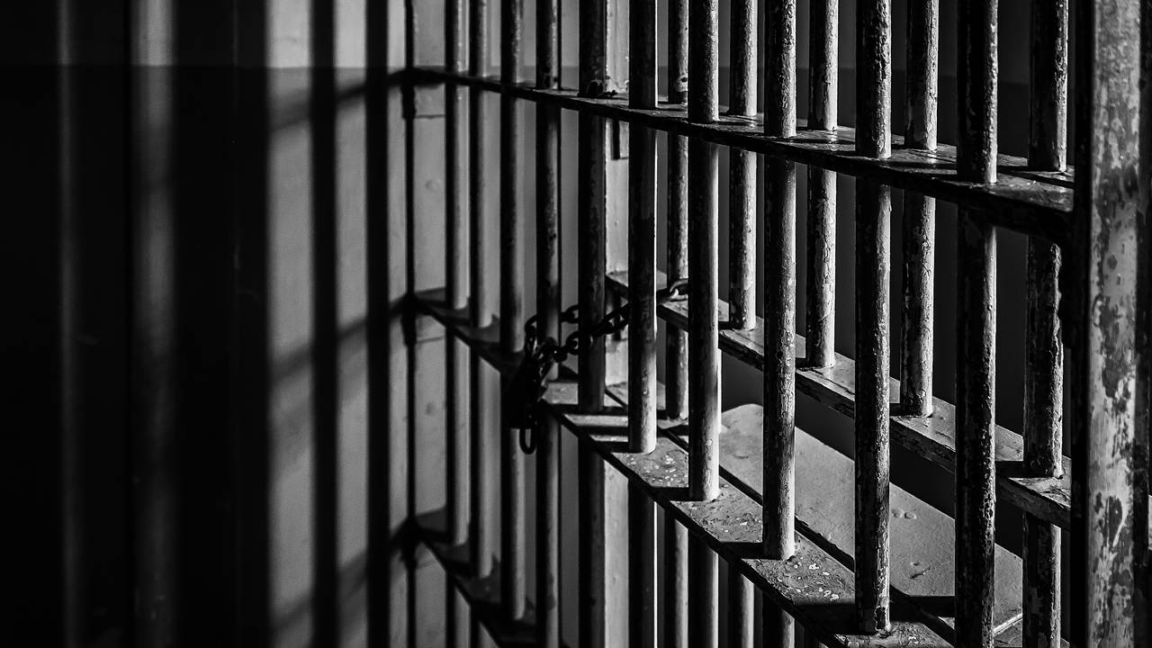 В постсоветской стране бывшего соратника президента отправили в тюрьму