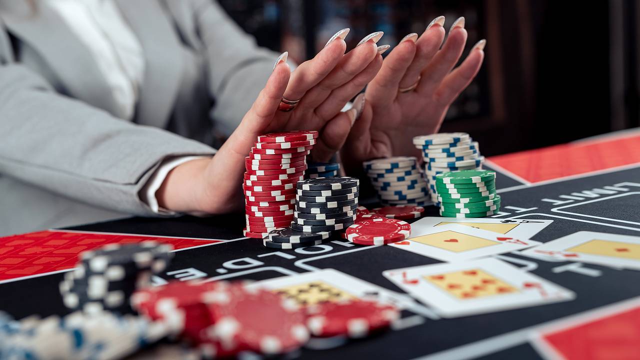 100 миллионов украденных из банка рублей проиграли в казино
