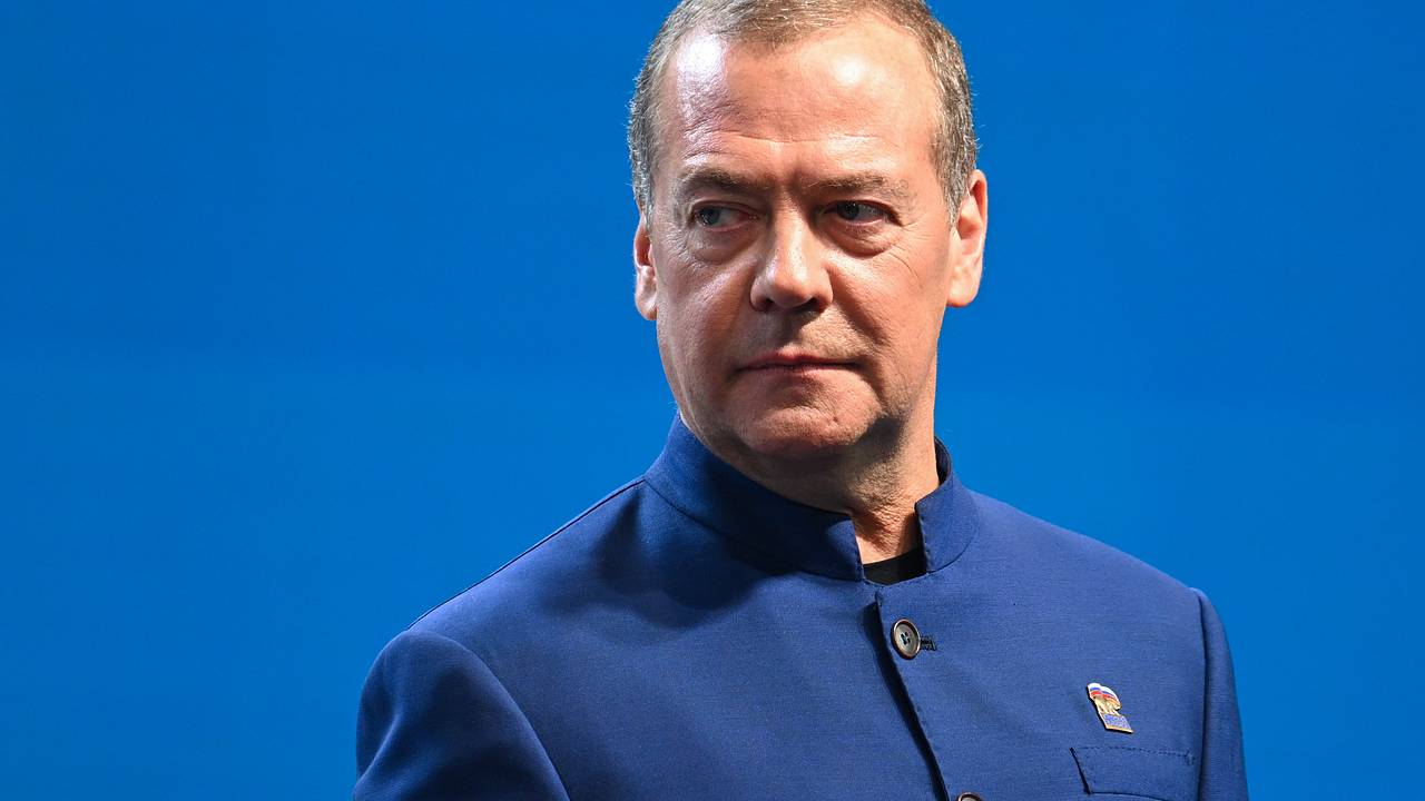 Медведев назвал санкции против России незаконными