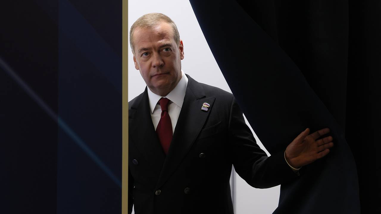 Медведев рассказал о ядерном и термоядерном оружии Ирана