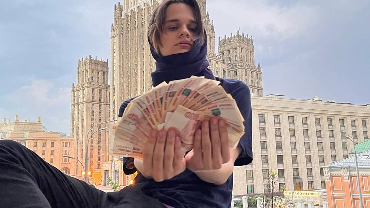 Рэпера Scally Milano задержали на его же концерте в России