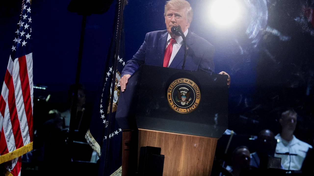 Появились детали разговора Трампа с главой ФИФА из-за отмены красной карточки американцу