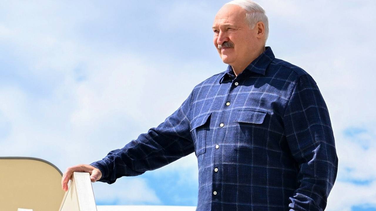 Лукашенко высказался о возможности отправки белорусских военных на Украину