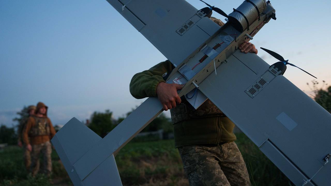 ВСУ впервые устроили налет на Омск — в 2500 километрах от украинской границы. Там находится один из крупнейших НПЗ России
