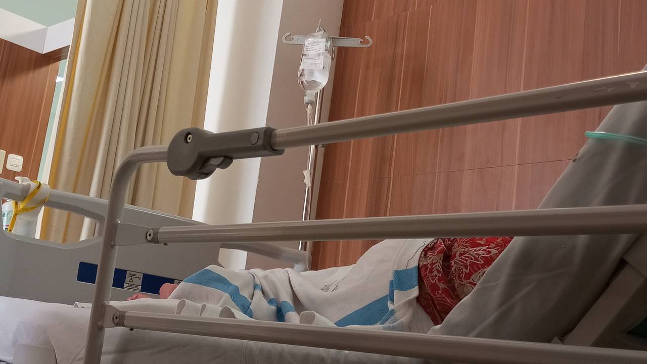У музыканта посреди ночи лопнул глаз У музыканта посреди ночи лопнул глаз