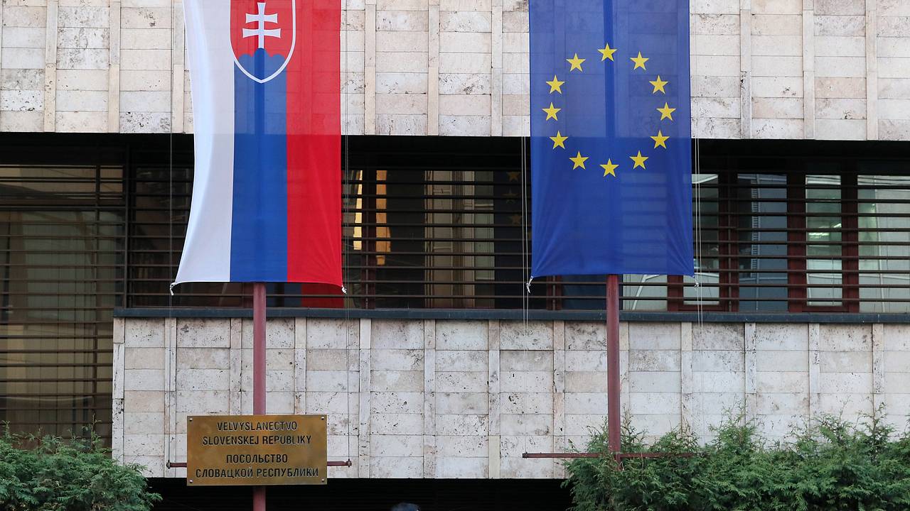 Словакия прекратила прием заявлений на визы в России