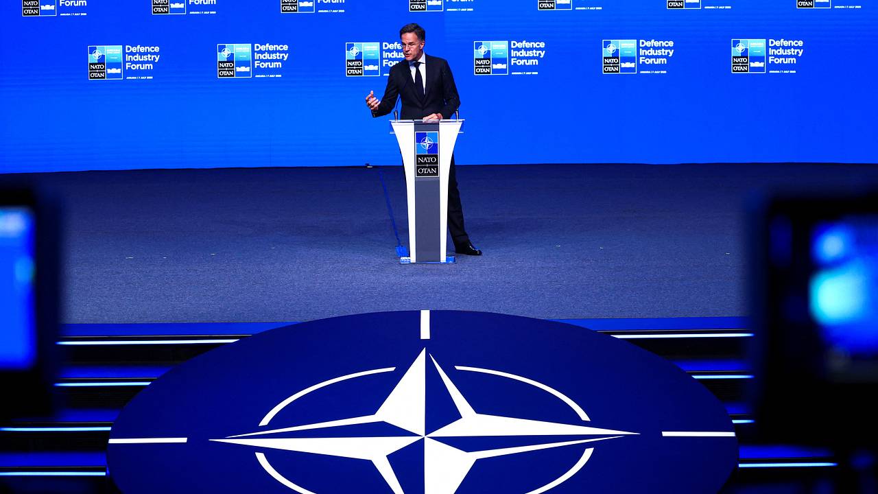 Генсек НАТО сравнил альянс с футбольной командой