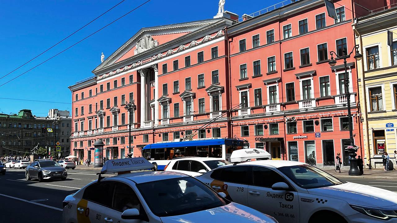 Россиянка купила экскурсию по доходным домам Петербурга и осталась без денег и впечатлений