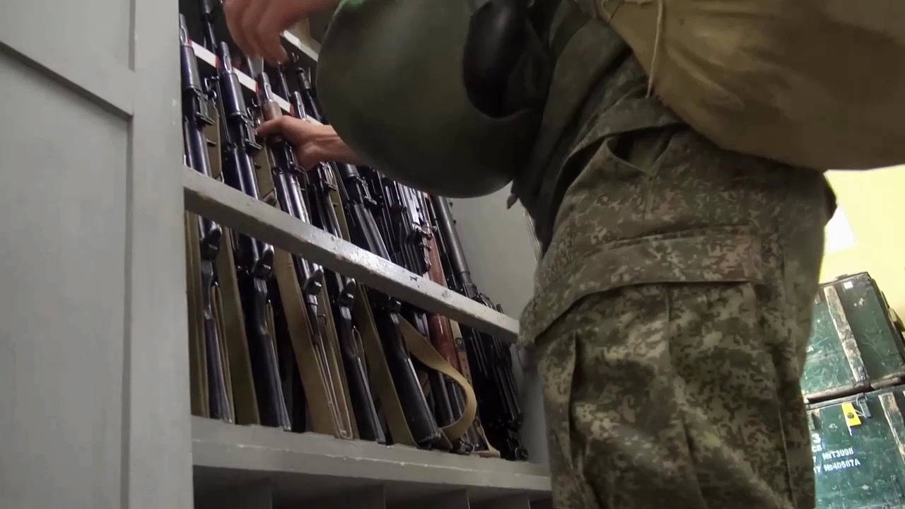 Российские офицеры оставили без сигнализации оружейные комнаты воинских частей