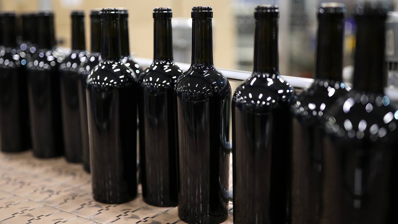 В России упали продажи вина