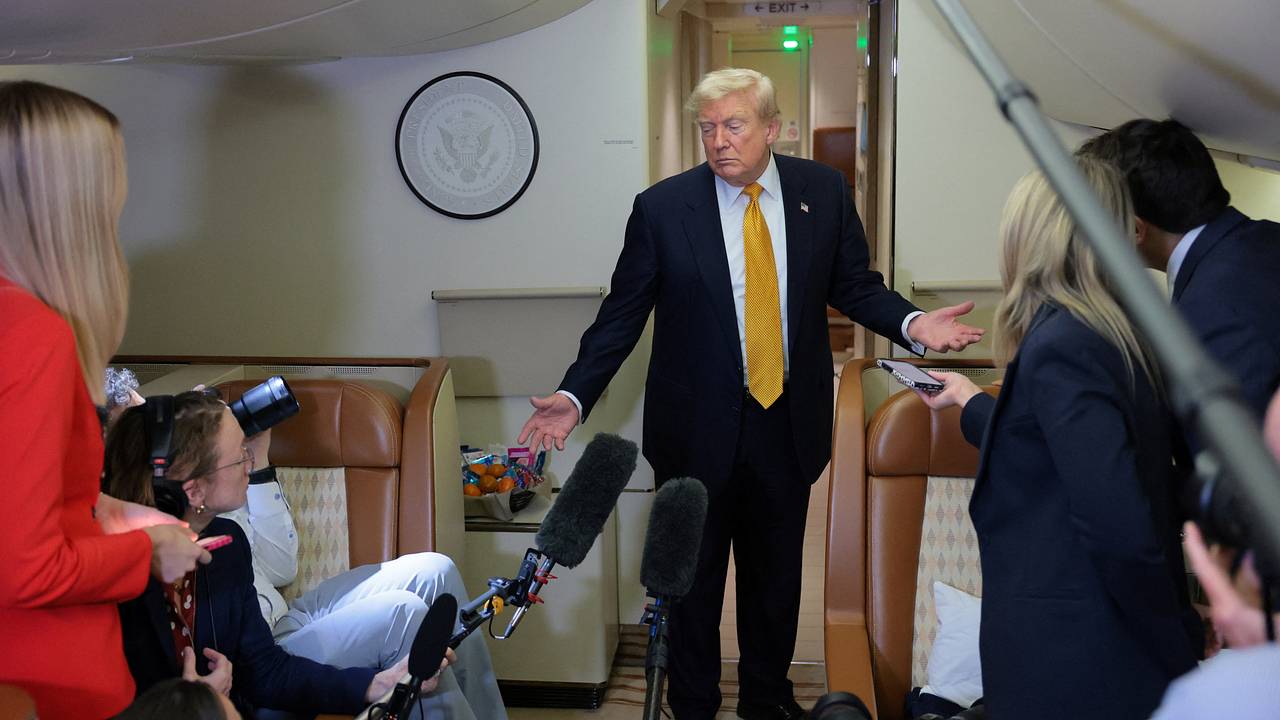 Трамп заявил о просьбах Ирана заключить сделку с США Трамп заявил о просьбах Ирана заключить сделку с США