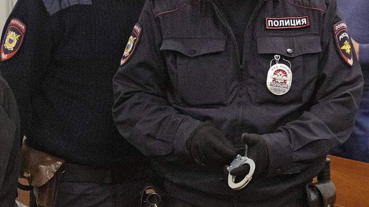 Вооруженный грабитель скрылся с пулей в ягодице