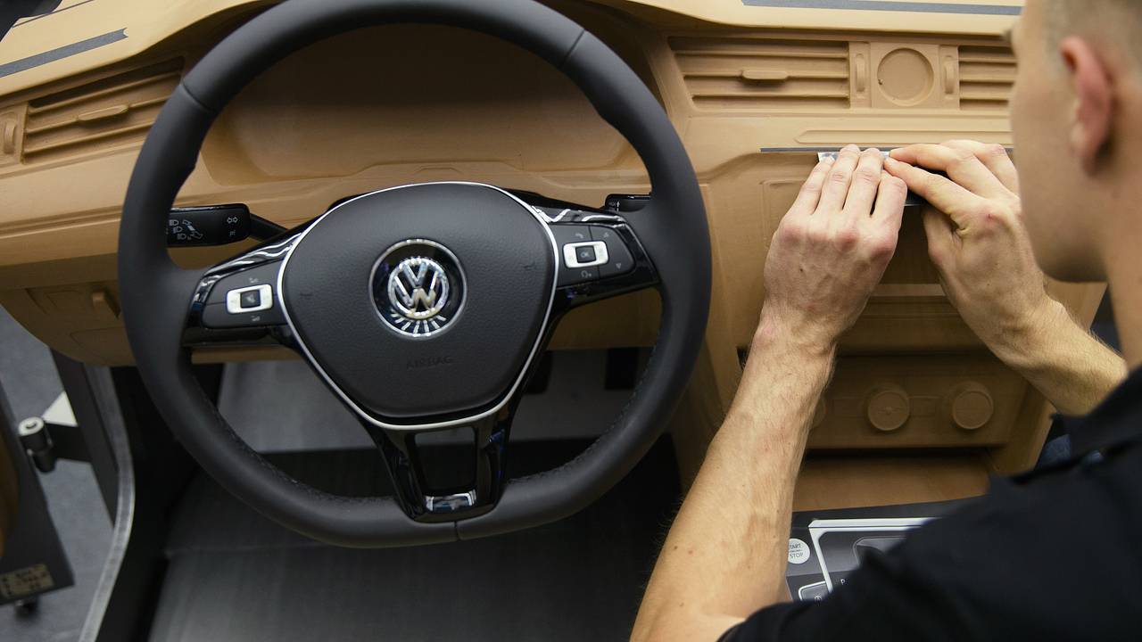 Глава Volkswagen назвал решения «разумнее закрытия заводов» Глава Volkswagen назвал решения «разумнее закрытия заводов»