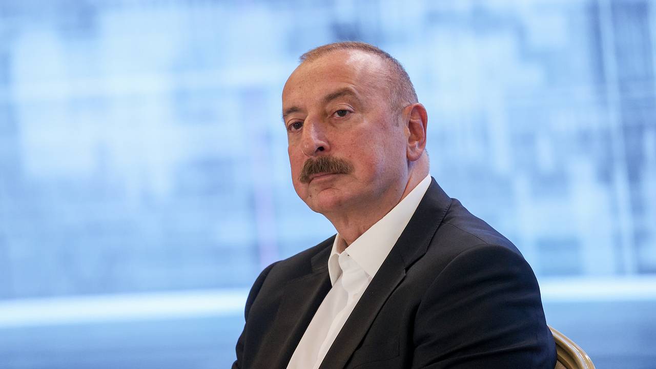 Алиев высказался о воюющих соседях