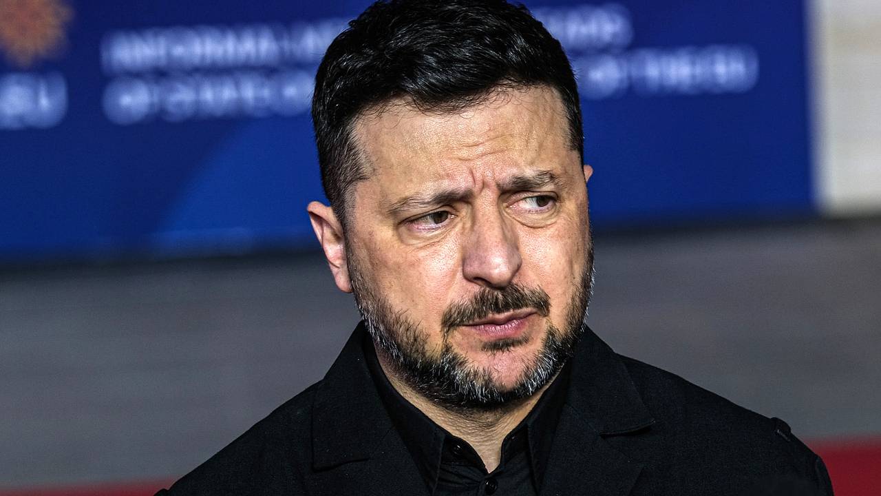 Зеленский решил поменять премьера из-за России Зеленский решил поменять премьера из-за России
