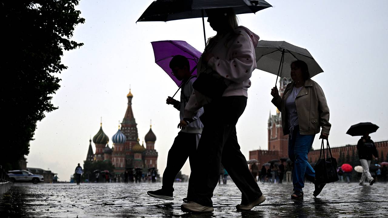 Москвичам пообещали аномально дождливый июль