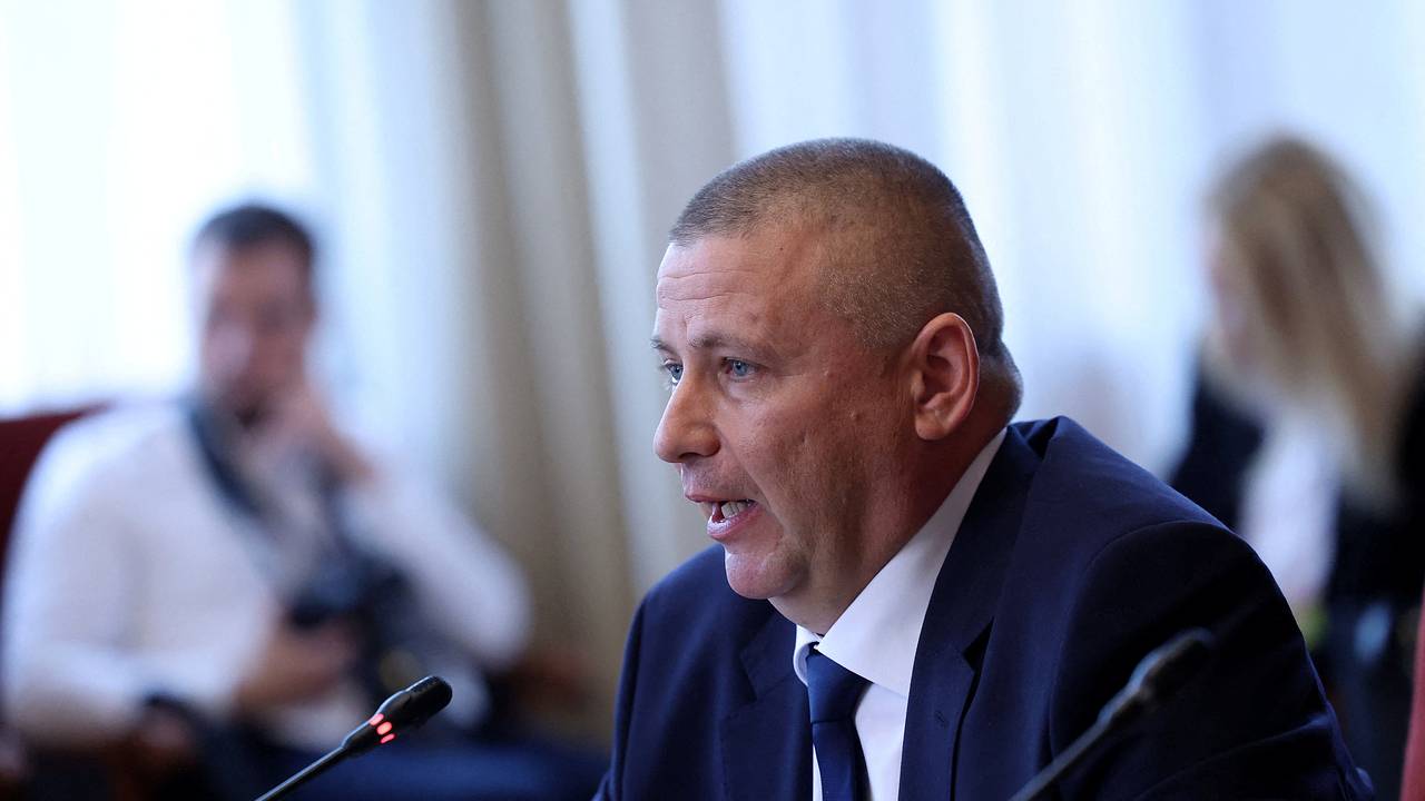 Министр обороны Венгрии захотел закрыть двери перед Россией