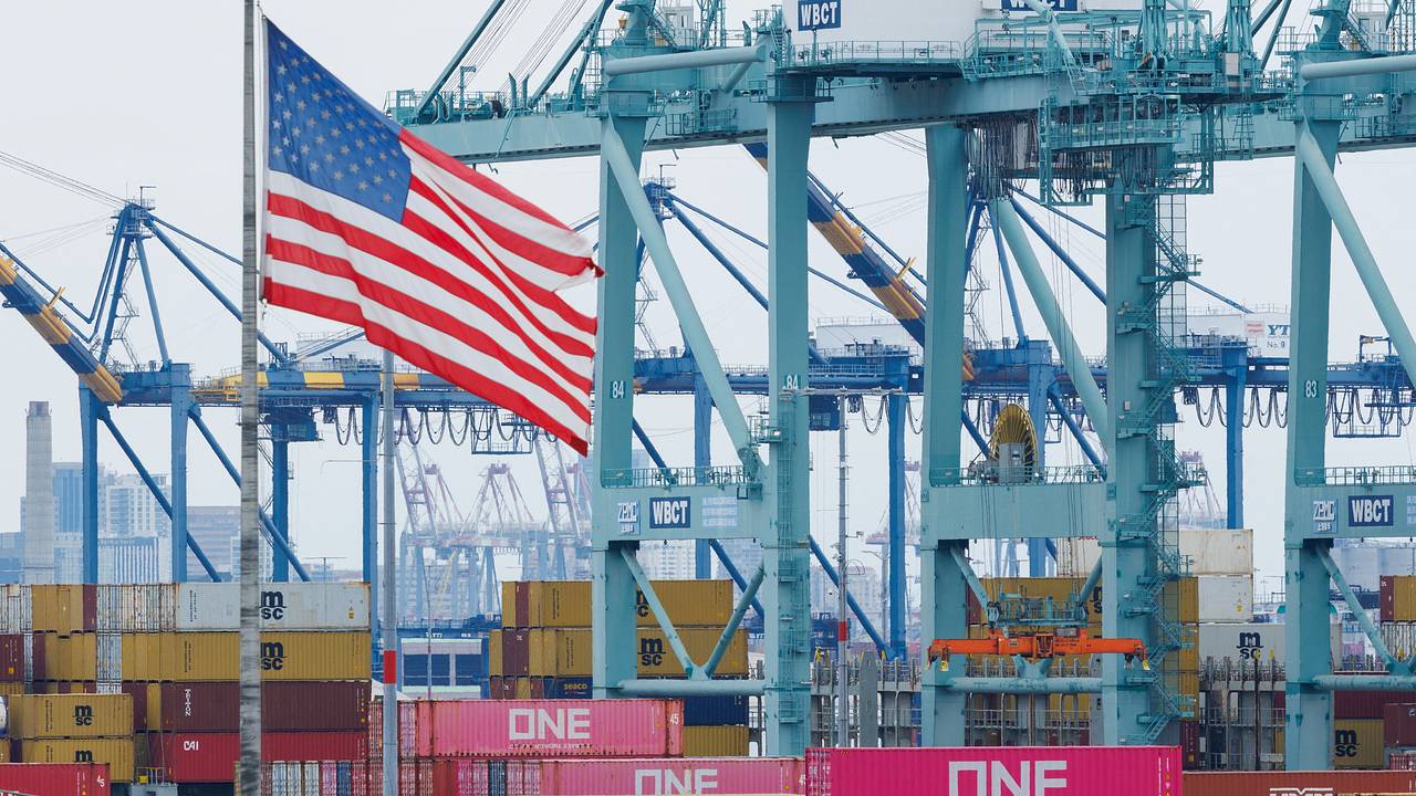 Китаю не удалось добиться резкого роста торговли с США